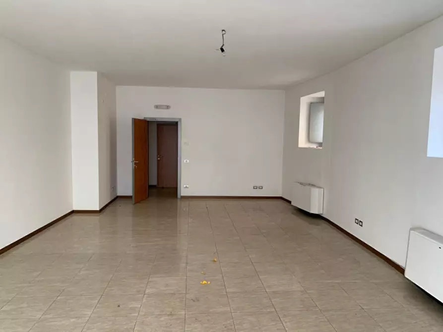 Immagine 8 di Negozio in vendita  in Via Magenta a Verdello
