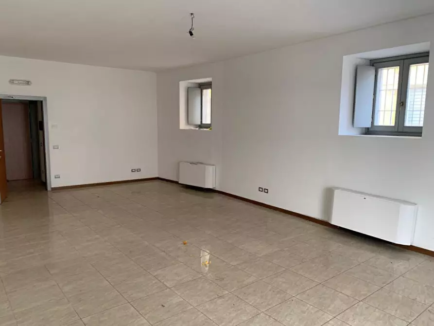 Immagine 9 di Negozio in vendita  in Via Magenta a Verdello