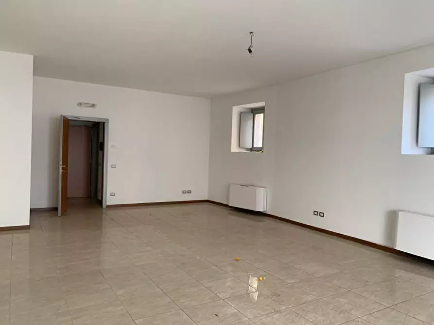 Immagine 10 di Negozio in vendita  in Via Magenta a Verdello