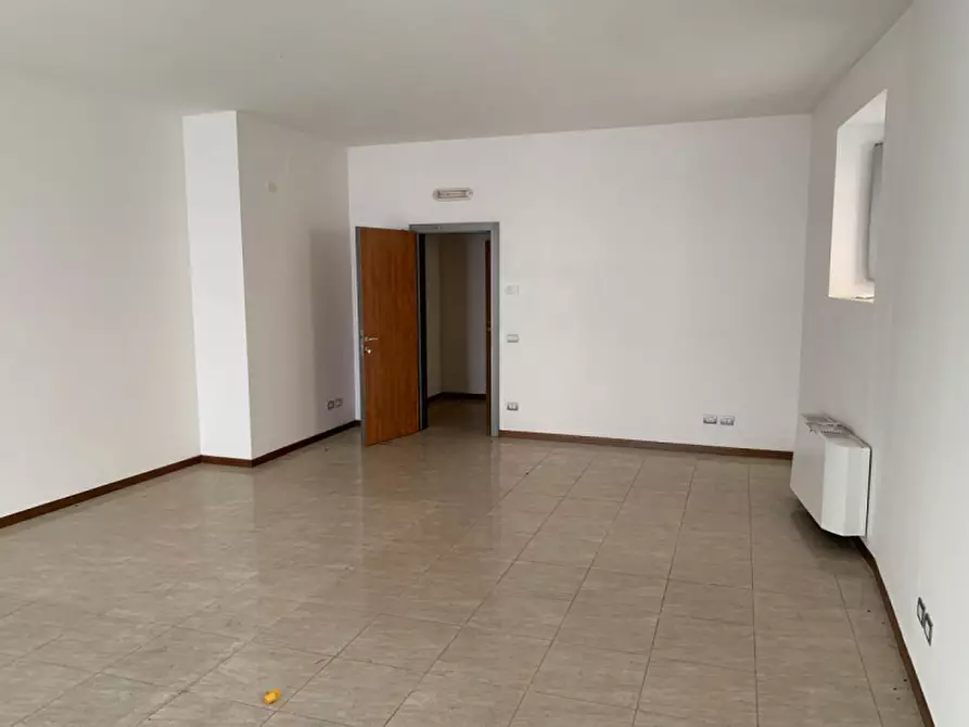 Immagine 11 di Negozio in vendita  in Via Magenta a Verdello