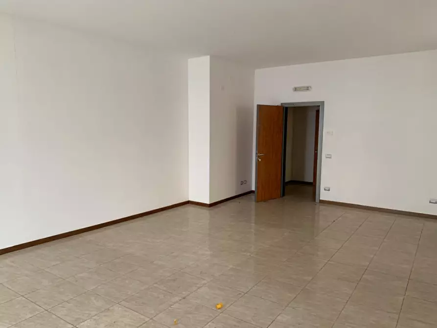 Immagine 12 di Negozio in vendita  in Via Magenta a Verdello