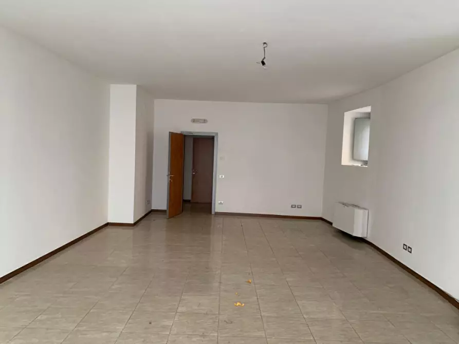 Immagine 8 di Negozio in vendita  in Via Magenta a Verdello