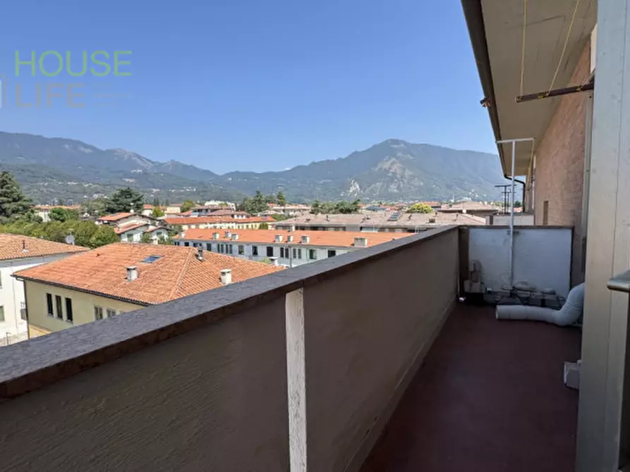 Immagine 13 di Appartamento in vendita  in via Dell'Industria a Schio