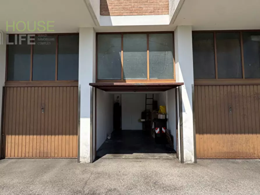 Immagine 17 di Appartamento in vendita  in via Dell'Industria a Schio
