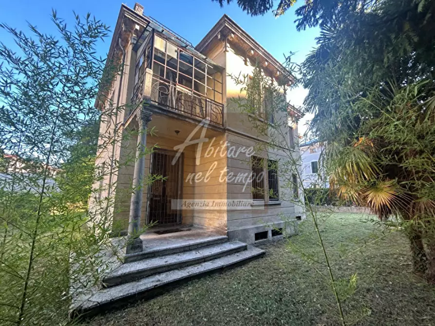 Immagine 2 di Villa in vendita  in Viale Venezia a Bassano Del Grappa