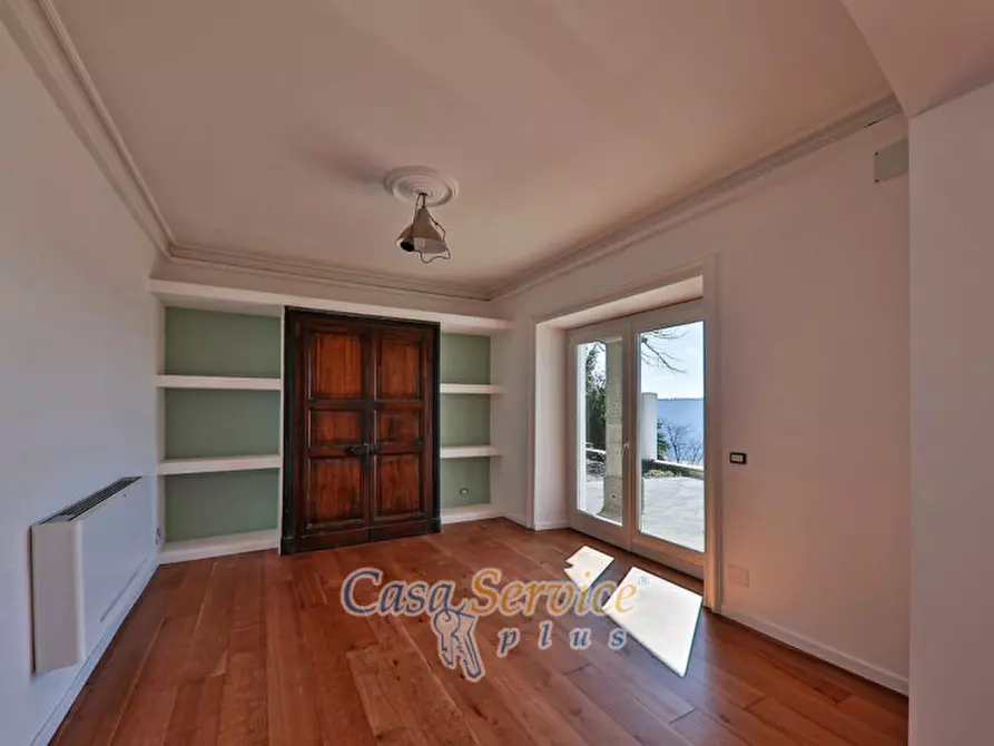 Immagine 4 di Villa in vendita  in Via Spiaggia del Lago a Castel Gandolfo