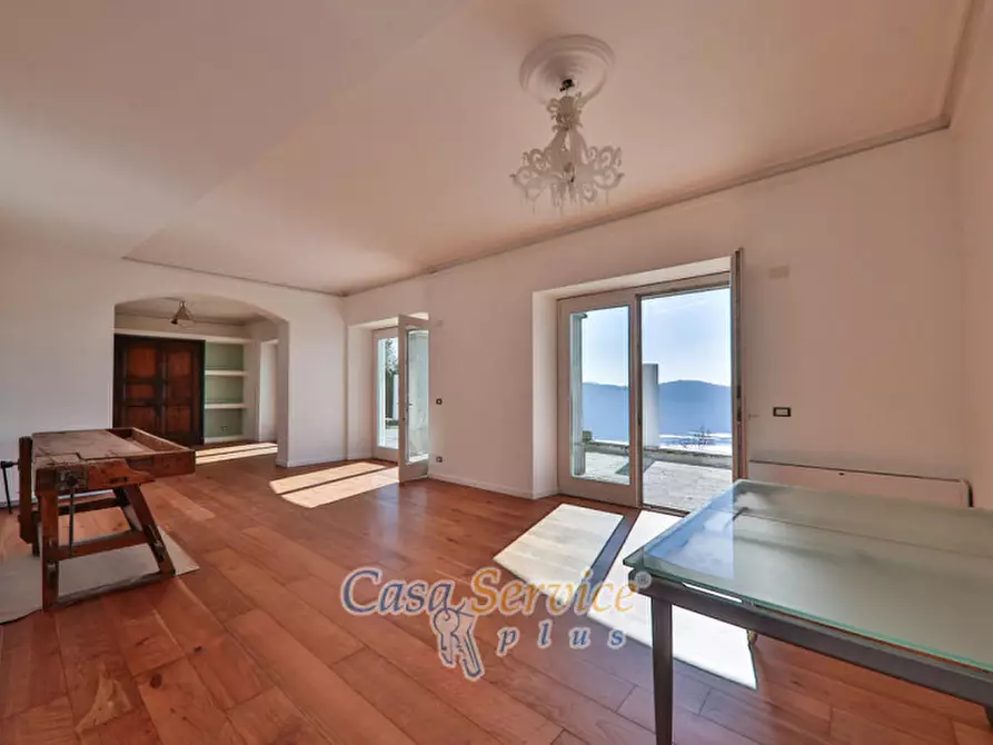 Immagine 6 di Villa in vendita  in Via Spiaggia del Lago a Castel Gandolfo