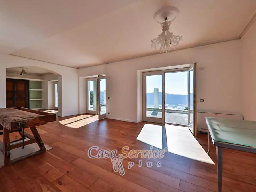 Immagine 7 di Villa in vendita  in Via Spiaggia del Lago a Castel Gandolfo