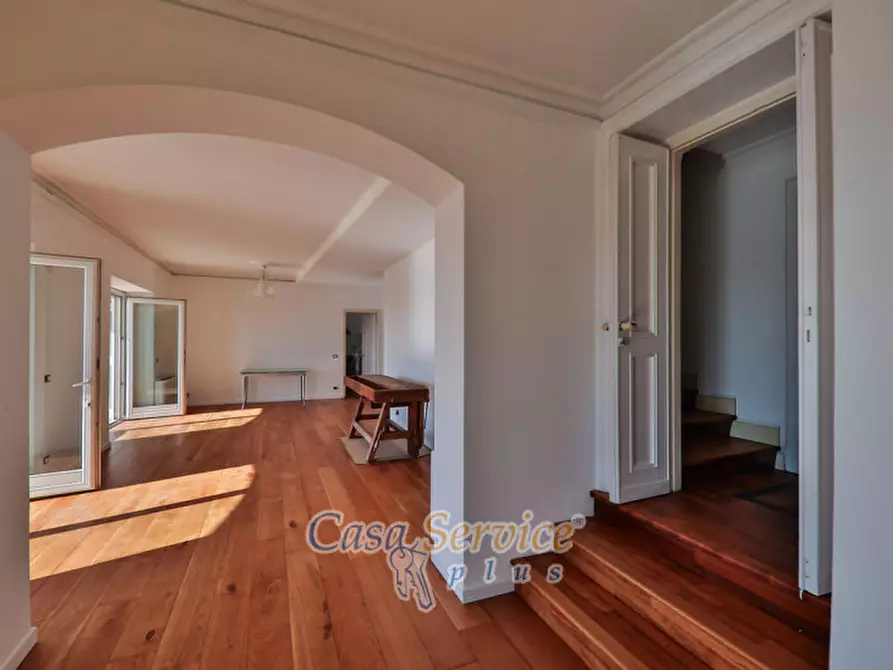 Immagine 9 di Villa in vendita  in Via Spiaggia del Lago a Castel Gandolfo