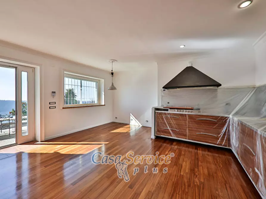 Immagine 10 di Villa in vendita  in Via Spiaggia del Lago a Castel Gandolfo