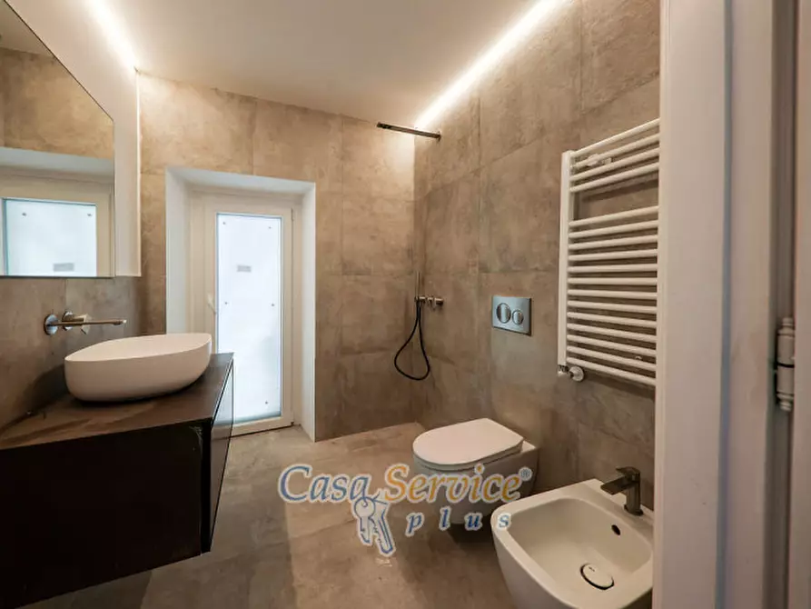Immagine 11 di Villa in vendita  in Via Spiaggia del Lago a Castel Gandolfo