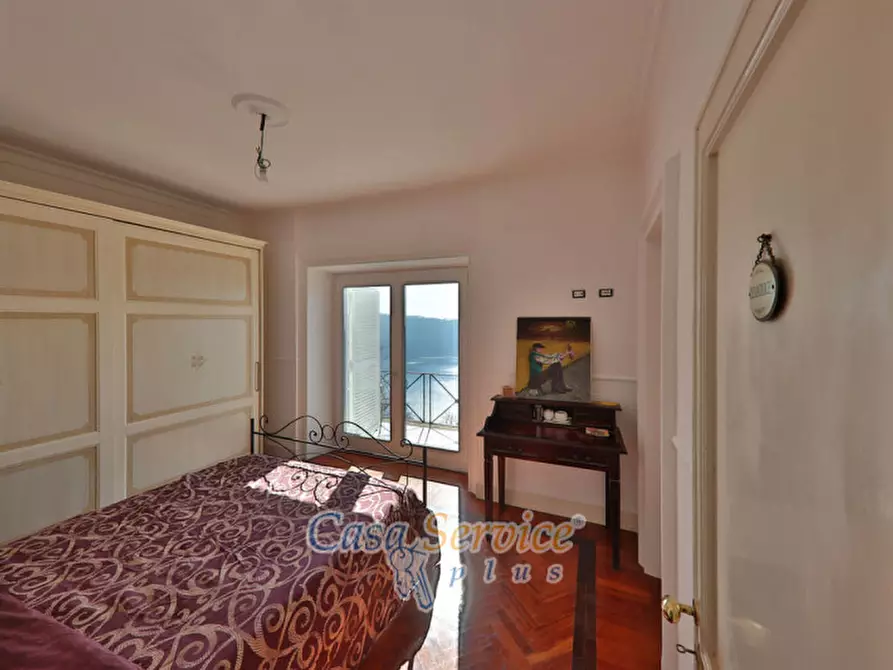 Immagine 19 di Villa in vendita  in Via Spiaggia del Lago a Castel Gandolfo
