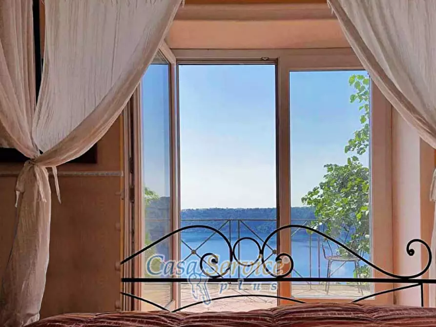 Immagine 20 di Villa in vendita  in Via Spiaggia del Lago a Castel Gandolfo