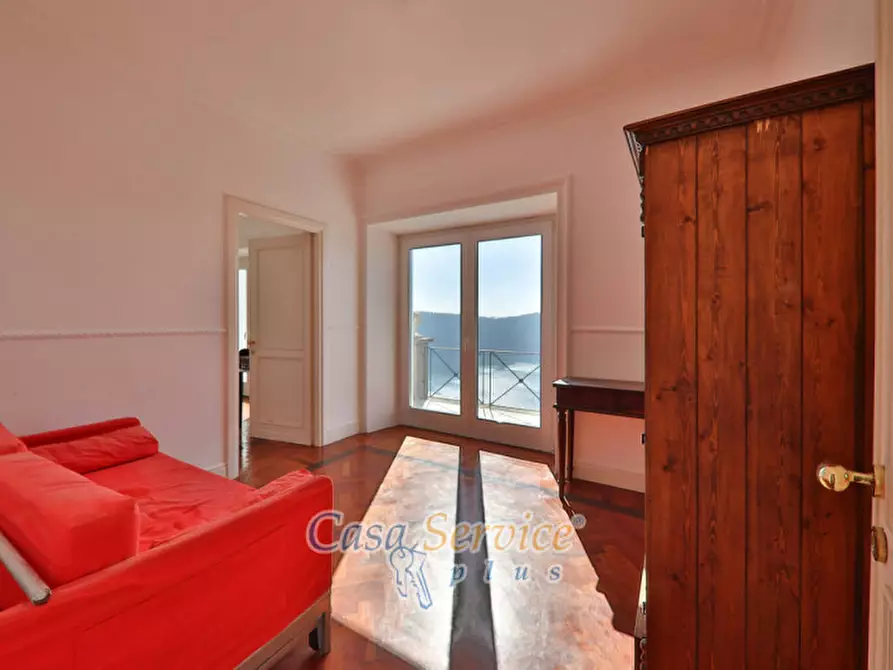 Immagine 24 di Villa in vendita  in Via Spiaggia del Lago a Castel Gandolfo