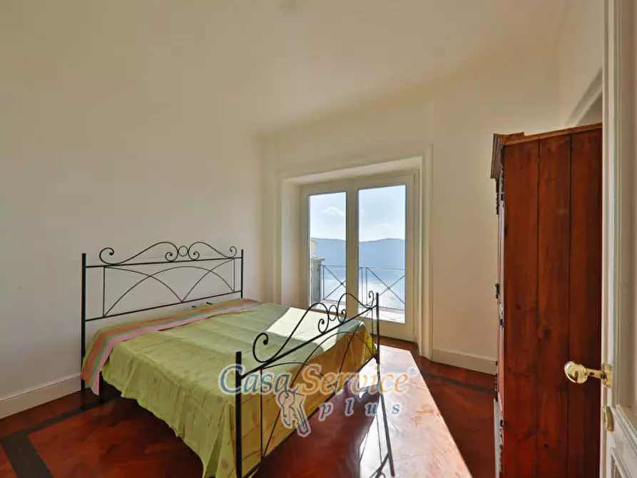 Immagine 25 di Villa in vendita  in Via Spiaggia del Lago a Castel Gandolfo