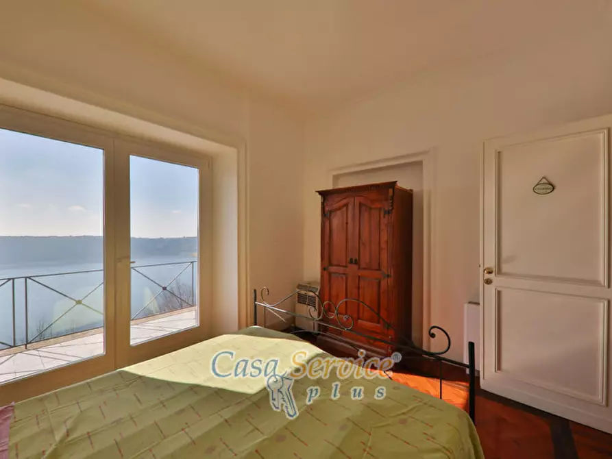 Immagine 26 di Villa in vendita  in Via Spiaggia del Lago a Castel Gandolfo