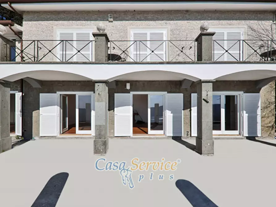 Immagine 27 di Villa in vendita  in Via Spiaggia del Lago a Castel Gandolfo