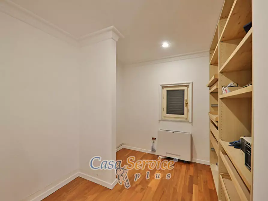 Immagine 29 di Villa in vendita  in Via Spiaggia del Lago a Castel Gandolfo