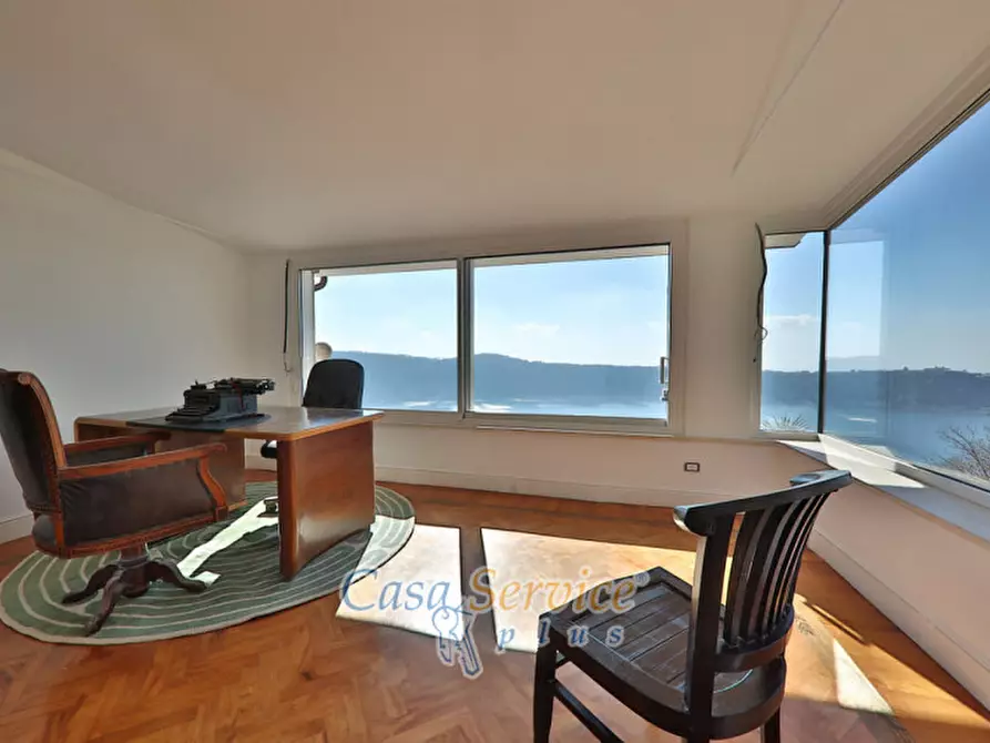 Immagine 31 di Villa in vendita  in Via Spiaggia del Lago a Castel Gandolfo