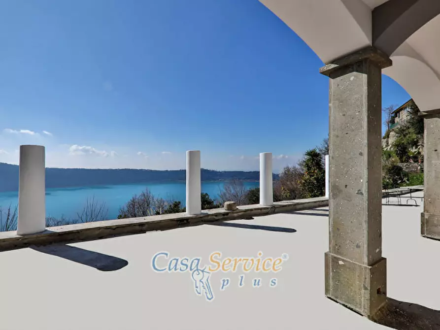 Immagine 32 di Villa in vendita  in Via Spiaggia del Lago a Castel Gandolfo