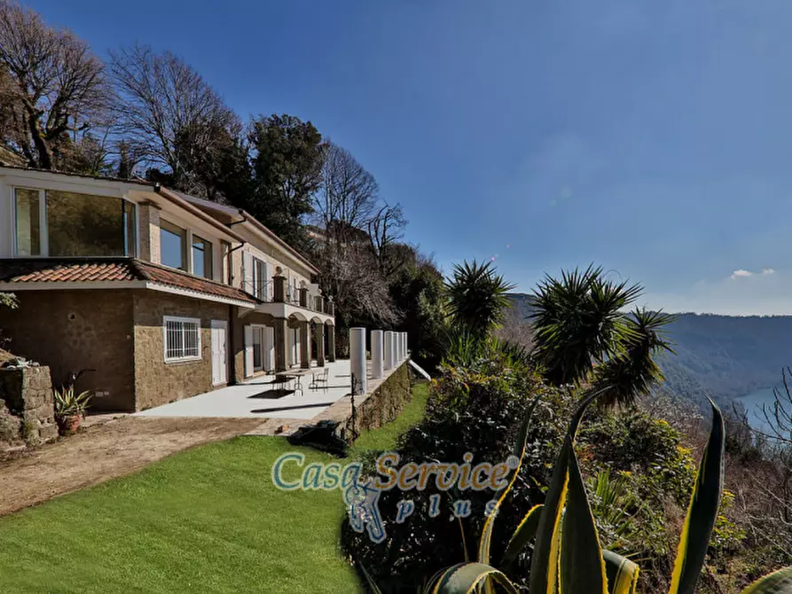 Immagine 33 di Villa in vendita  in Via Spiaggia del Lago a Castel Gandolfo