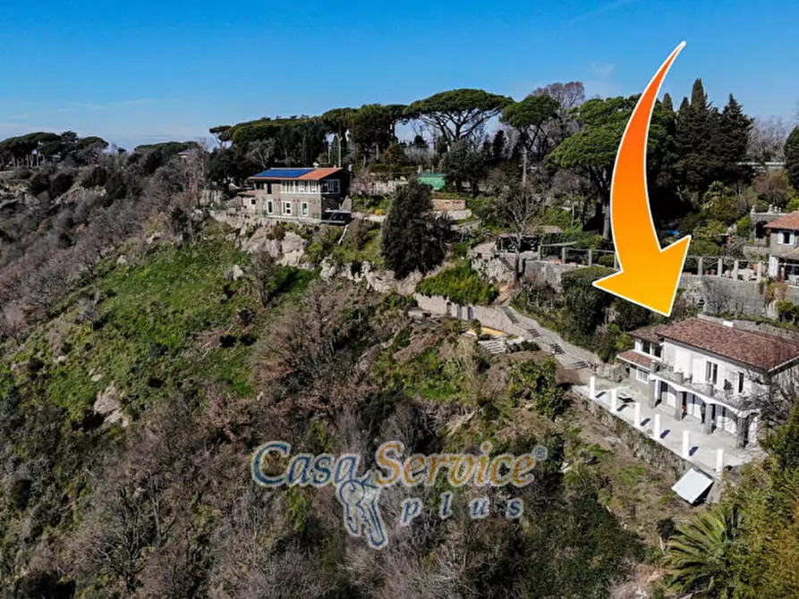 Immagine 34 di Villa in vendita  in Via Spiaggia del Lago a Castel Gandolfo