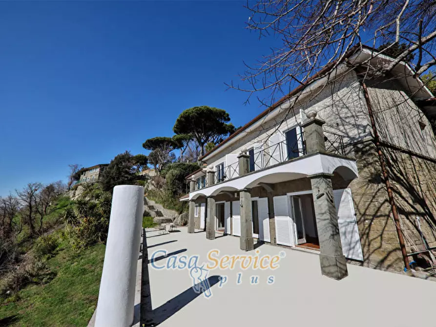 Immagine 35 di Villa in vendita  in Via Spiaggia del Lago a Castel Gandolfo
