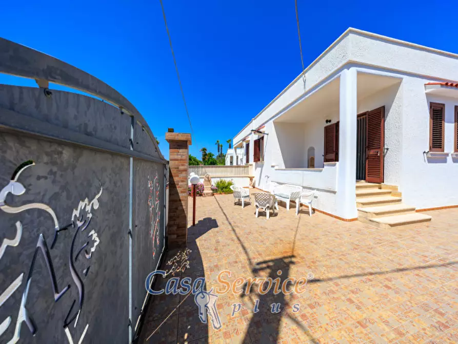 Immagine 2 di Villa in vendita  in Via Ischia a Taviano