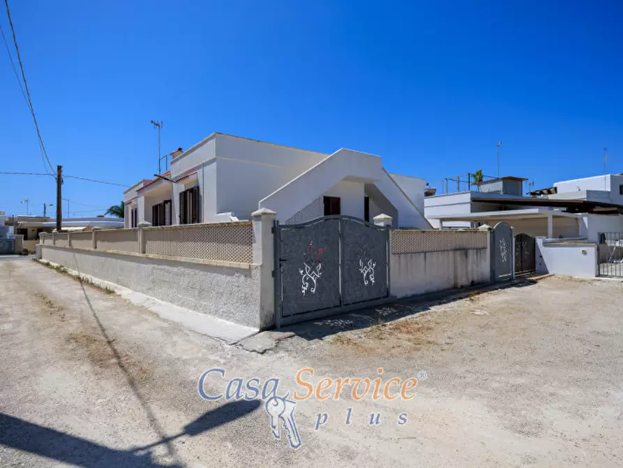 Immagine 38 di Villa in vendita  in Via Ischia a Taviano