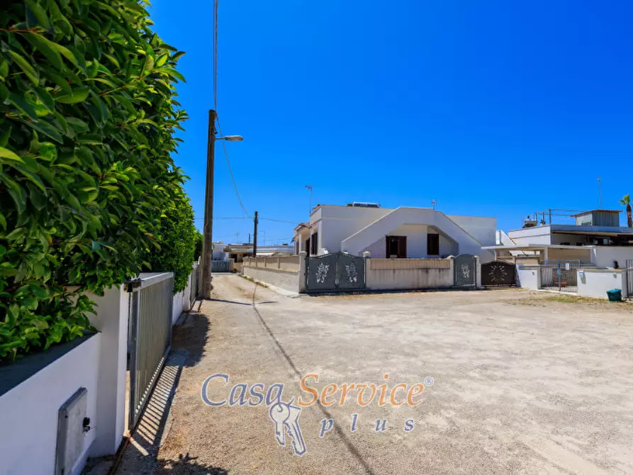 Immagine 39 di Villa in vendita  in Via Ischia a Taviano