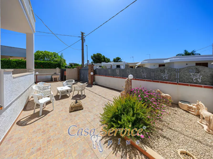 Immagine 61 di Villa in vendita  in Via Ischia a Taviano