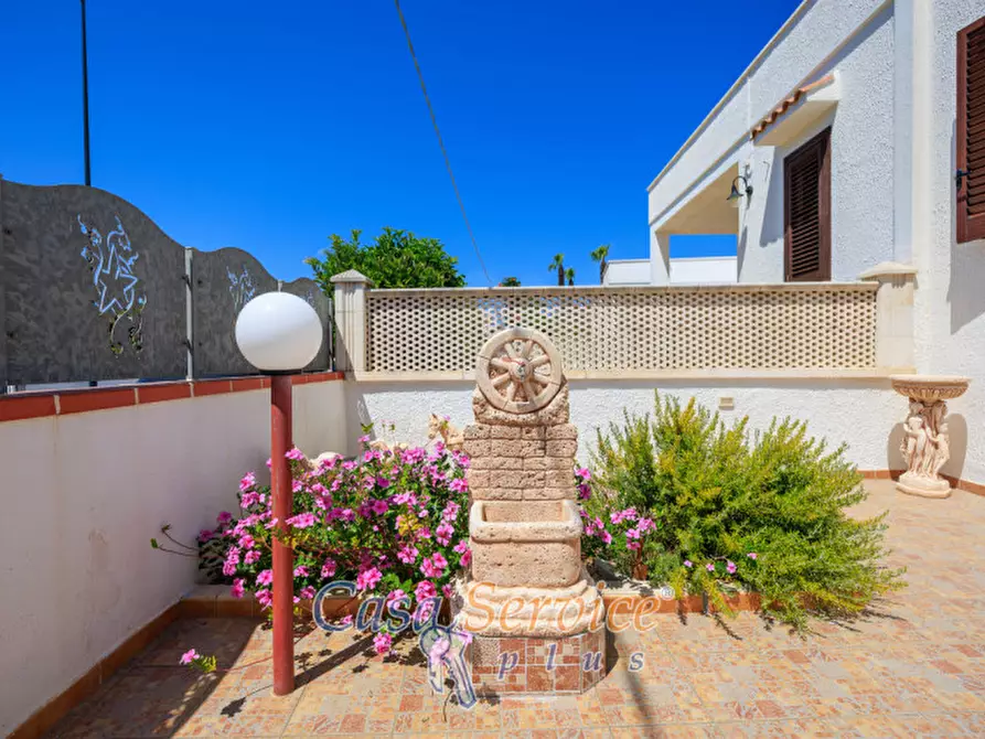 Immagine 62 di Villa in vendita  in Via Ischia a Taviano