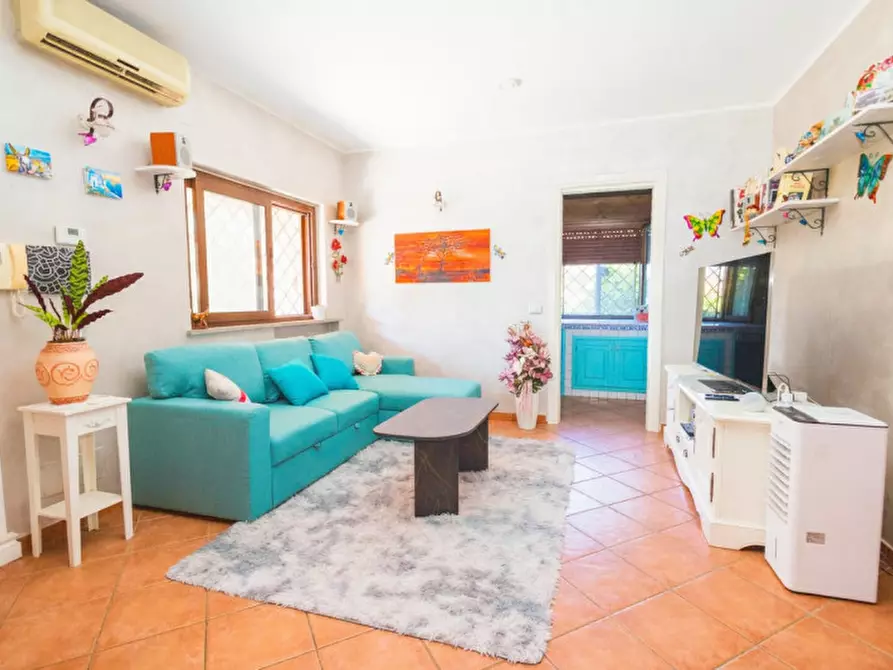 Immagine 2 di Casa quadrifamiliare in vendita  in Via Lavarone 77 a Roma