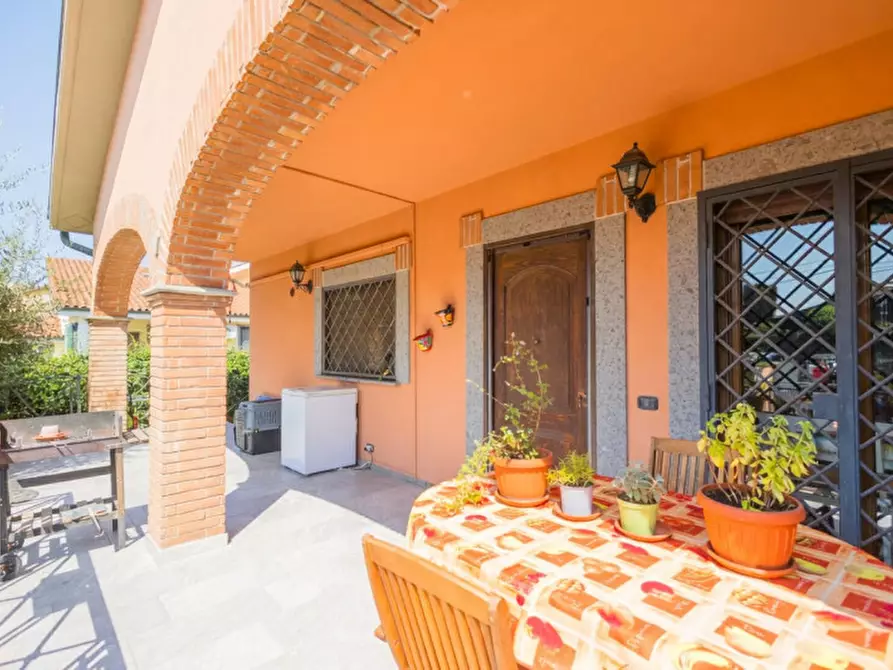 Immagine 11 di Casa quadrifamiliare in vendita  in Via Lavarone 77 a Roma