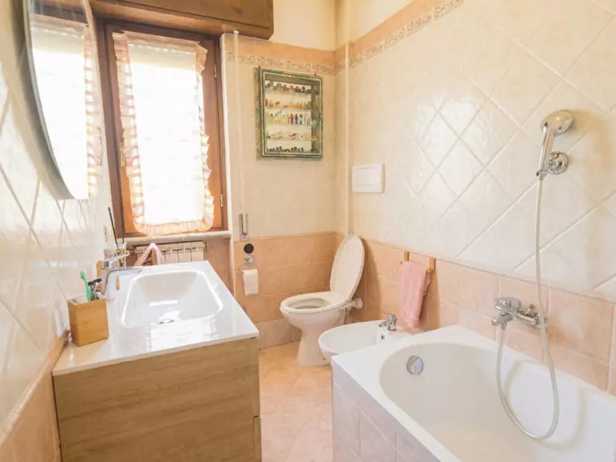 Immagine 44 di Casa quadrifamiliare in vendita  in Via Lavarone 77 a Roma