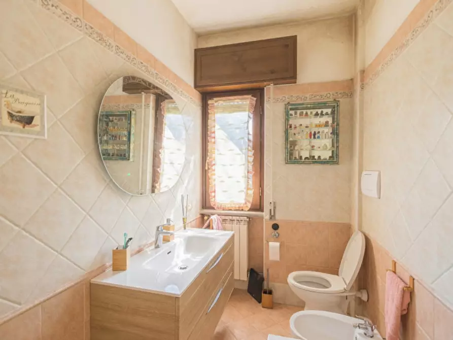 Immagine 45 di Casa quadrifamiliare in vendita  in Via Lavarone 77 a Roma
