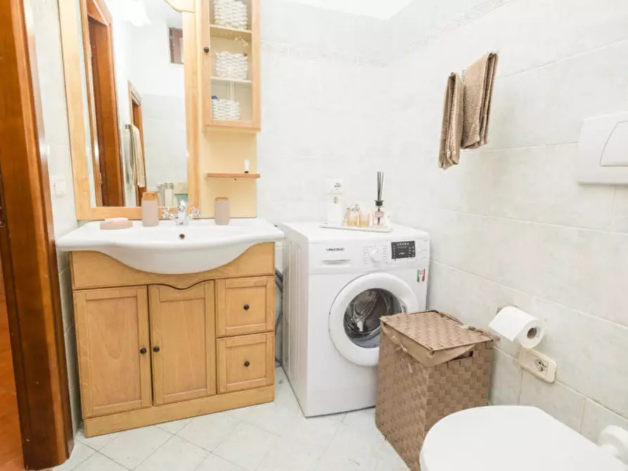 Immagine 48 di Casa quadrifamiliare in vendita  in Via Lavarone 77 a Roma