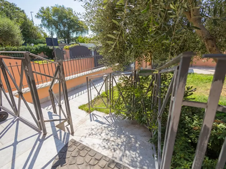 Immagine 51 di Casa quadrifamiliare in vendita  in Via Lavarone 77 a Roma