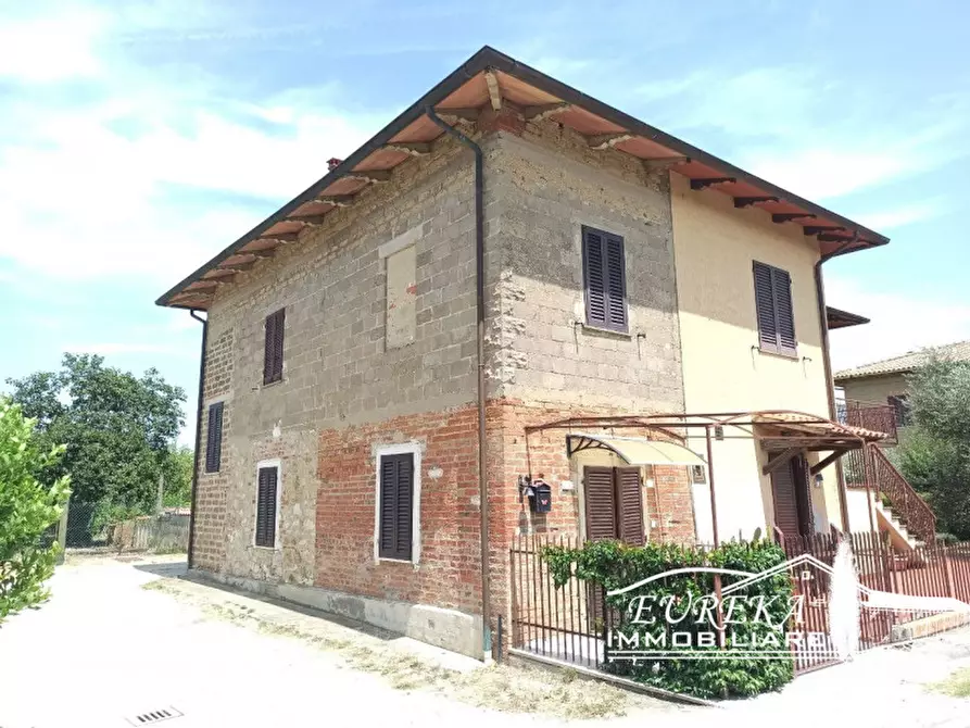 Immagine 2 di Appartamento in vendita  in Badia a Castiglione Del Lago