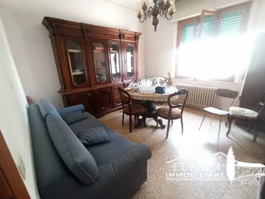 Immagine 8 di Casa indipendente in vendita  a Castiglione Del Lago