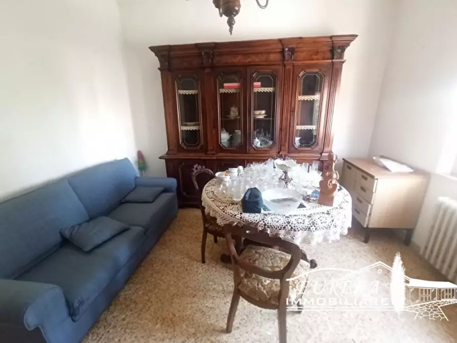 Immagine 9 di Casa indipendente in vendita  a Castiglione Del Lago