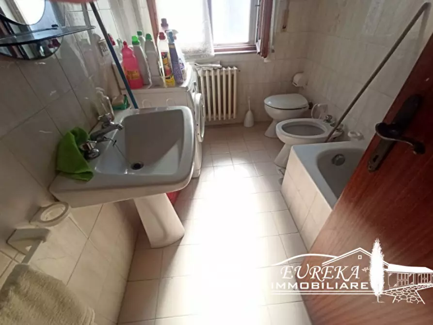 Immagine 13 di Casa indipendente in vendita  a Castiglione Del Lago