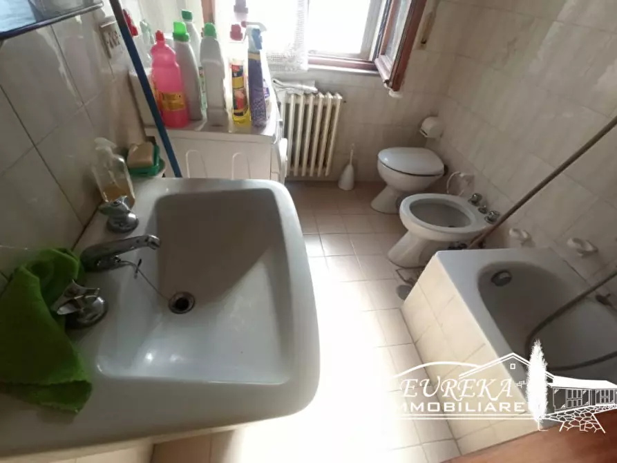 Immagine 14 di Casa indipendente in vendita  a Castiglione Del Lago