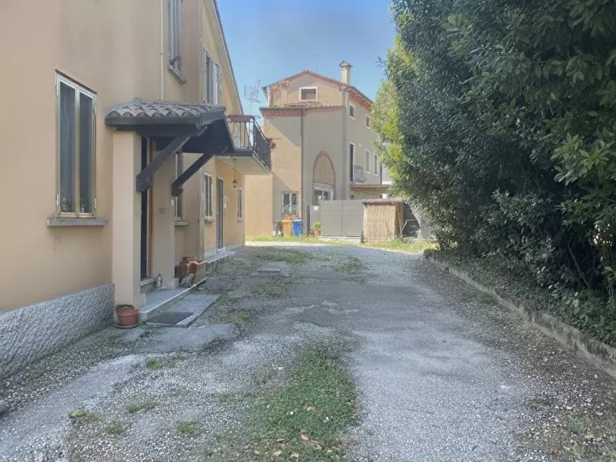 Immagine 30 di Villa in vendita  in Via di Bertesinella a Vicenza