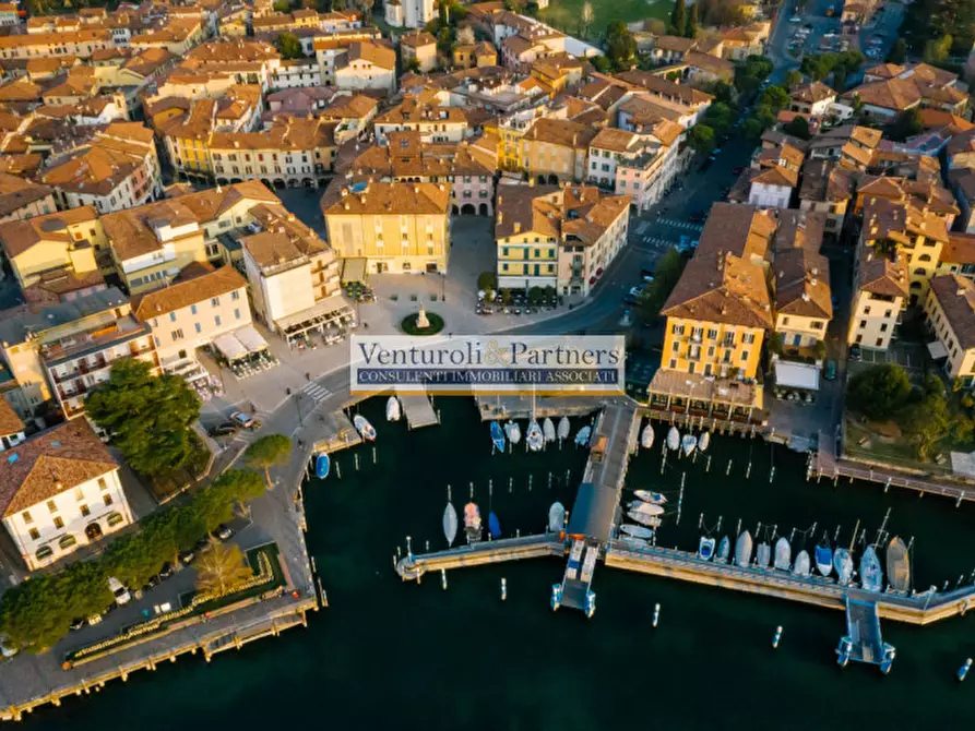 Immagine 1 di Casa bifamiliare in vendita  a San Felice Del Benaco