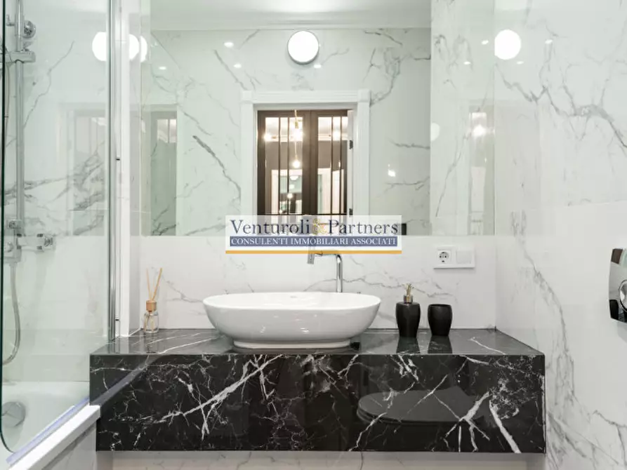 Immagine 4 di Casa bifamiliare in vendita  a San Felice Del Benaco