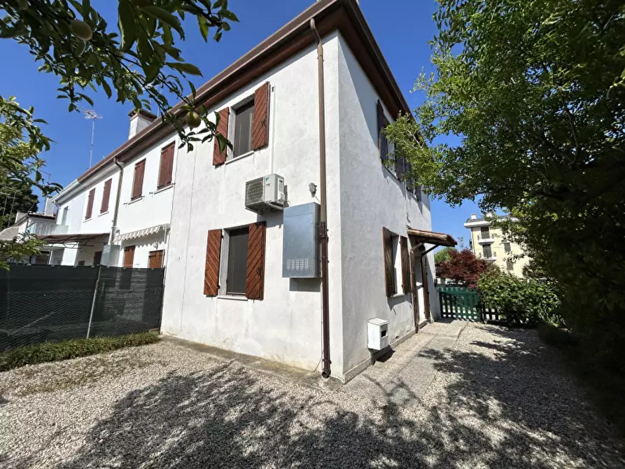 Immagine 2 di Villetta a schiera in vendita  in Via Piave a Noale