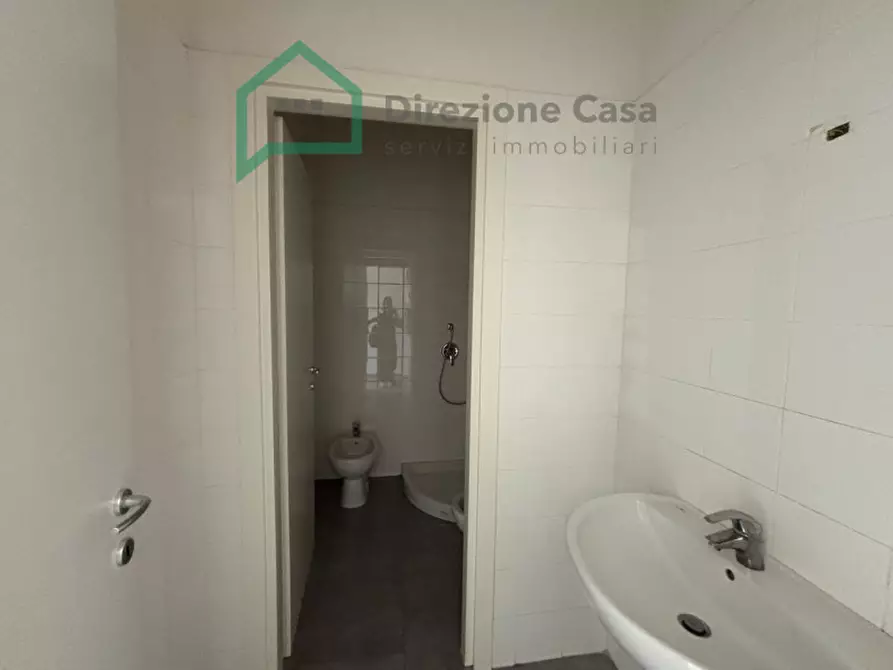 Immagine 9 di Ufficio in affitto  in Via Ferrante Imparato a Napoli