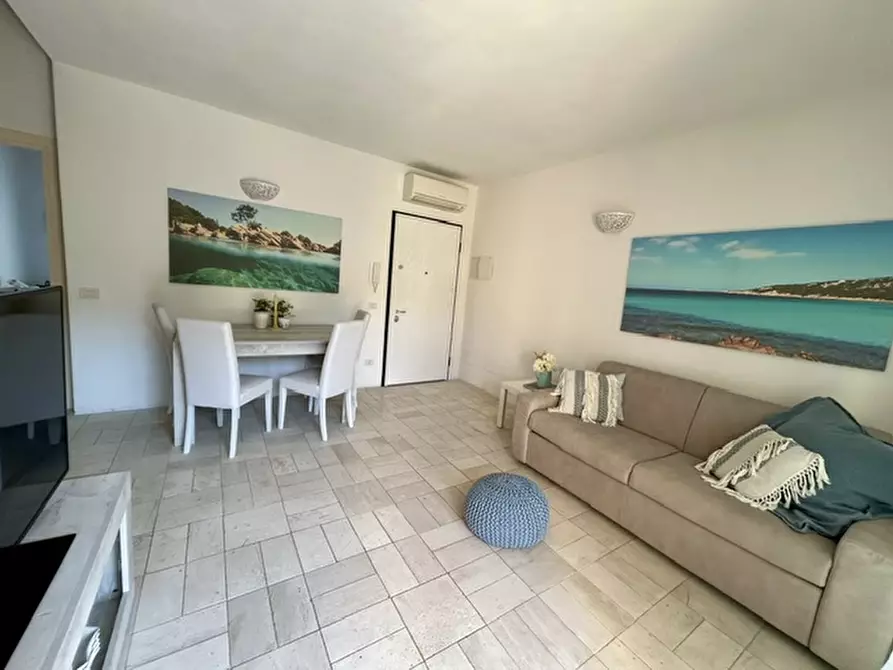 Immagine 2 di Appartamento in vendita  a Arzachena
