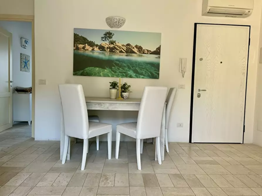Immagine 3 di Appartamento in vendita  a Arzachena
